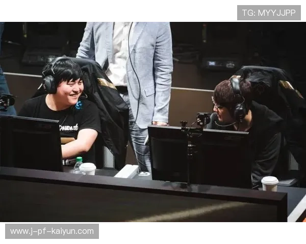 Faker×Uzi的双向尊重：竞技世界最浪漫的注脚